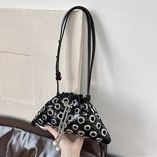 black shoulder strap bag