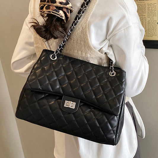 women's quilted shoulder bag, women’s shoulder bag with chain strap, women’s quilted flap shoulder bag with chain strap, buy women’s quilted shoulder bag, black handbag, women's black bag