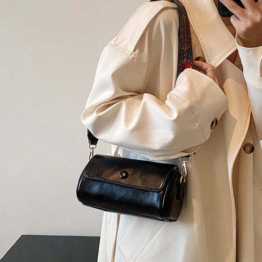 structured crossbody handbag, structured crossbody handbag with shoulder strap, women's handbag, black handbag, women's black handbag