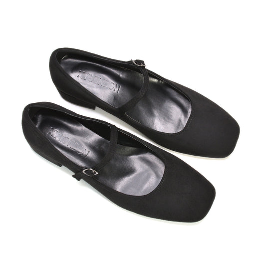 black court shoes, black low heels, court shoes, low heels