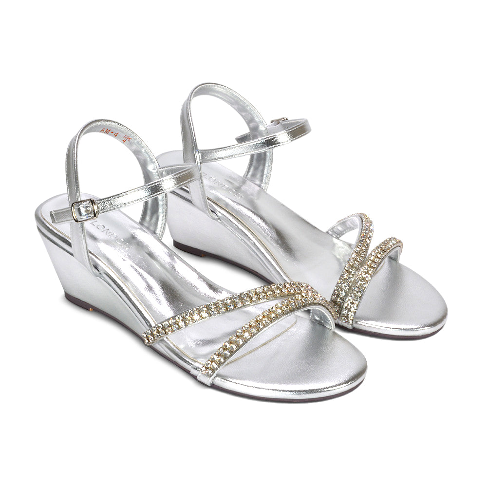 Jewel-embellished sandals, Comfortable silver sandals with crystal straps, Silver occasion footwear