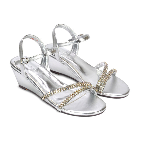 Jewel-embellished sandals, Comfortable silver sandals with crystal straps, Silver occasion footwear