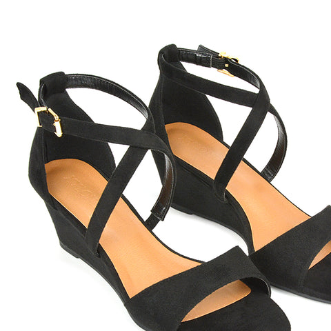 black holiday heels, black wedge heels for holidays, holiday heels, wedge heels for holidays