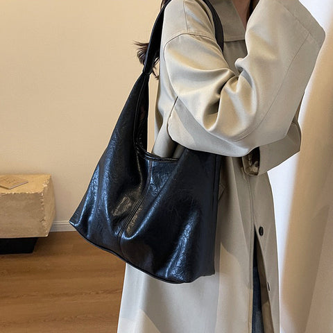 black shoulder bag, black slouchy shoulder bag, shoulder bag, slouchy shoulder bag