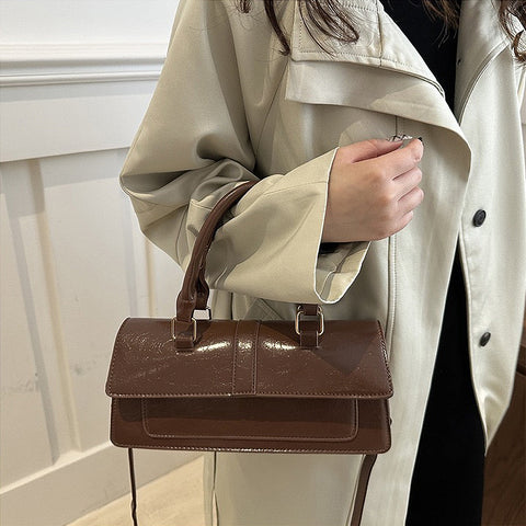 brown adjustable strap handbag, brown handbag with shoulder strap, adjustable strap handbag, handbag with shoulder strap