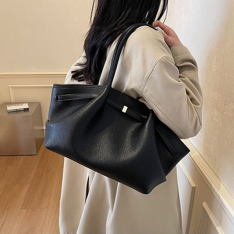 black work handbag, black large handbag, Street style handbag accessory, Bag for everyday essentials, Fashion blogger style tote