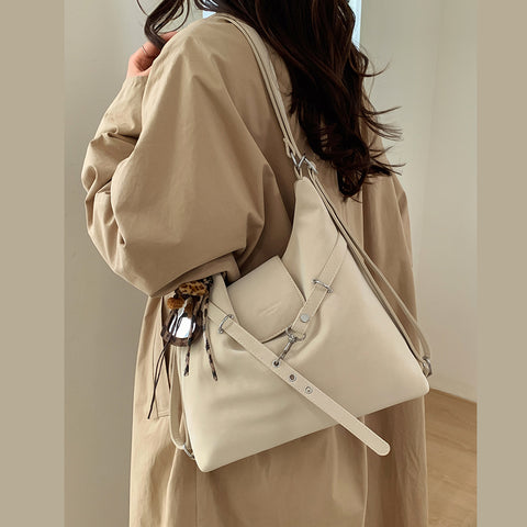 women's slouchy shoulder tote bag, women's slouchy shoulder tote bag with keychain charm, buy women's slouchy tote bag, women's handbag, beige slouchy tote bag for women