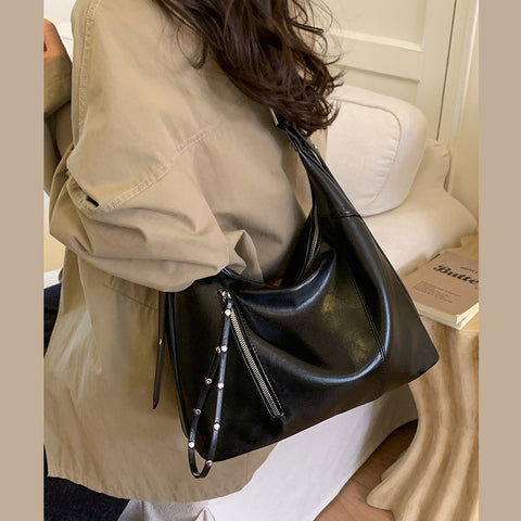 women's everyday shoulder bag, casual women's shoulder handbag for work and shopping, trendy women's tote bag, modern women's shoulder bag, black women's slouchy tote bag