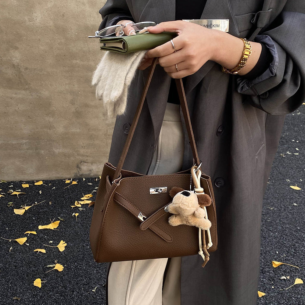 women's shoulder tote bag, chic shoulder tote bag, large shoulder tote bag for work and shopping, brown crossbody bag, brown crossbody tote bag