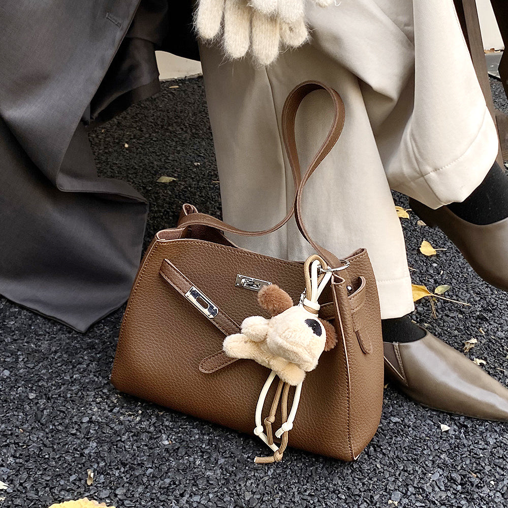 women's shoulder tote bag, chic shoulder tote bag, large shoulder tote bag for work and shopping, tan crossbody bag, tan crossbody tote bag