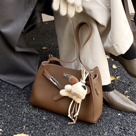 women's shoulder tote bag, chic shoulder tote bag, large shoulder tote bag for work and shopping, tan crossbody bag, tan crossbody tote bag