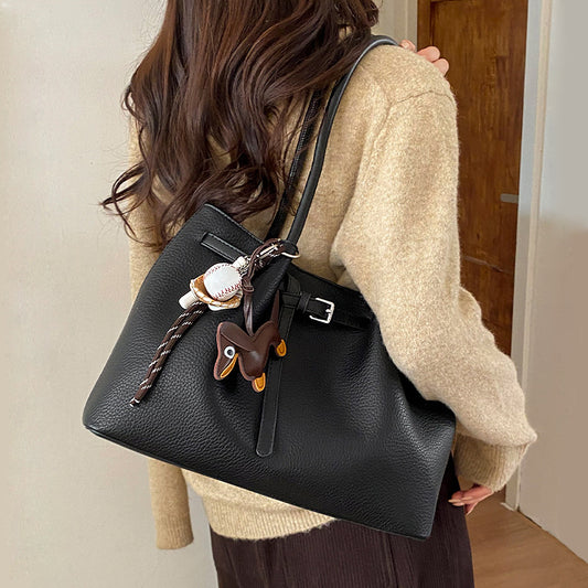 women's shoulder tote bag, fashionable tote bag women, fashionable shoulder tote bag with charm, black shoulder bag, black shoulder tote bag