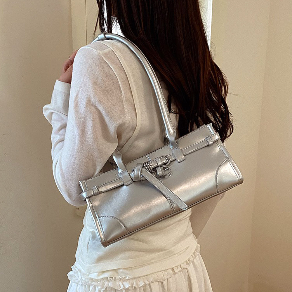 silver fashion shoulder bag for evening outfits, women’s silver handbag with modern strap detail