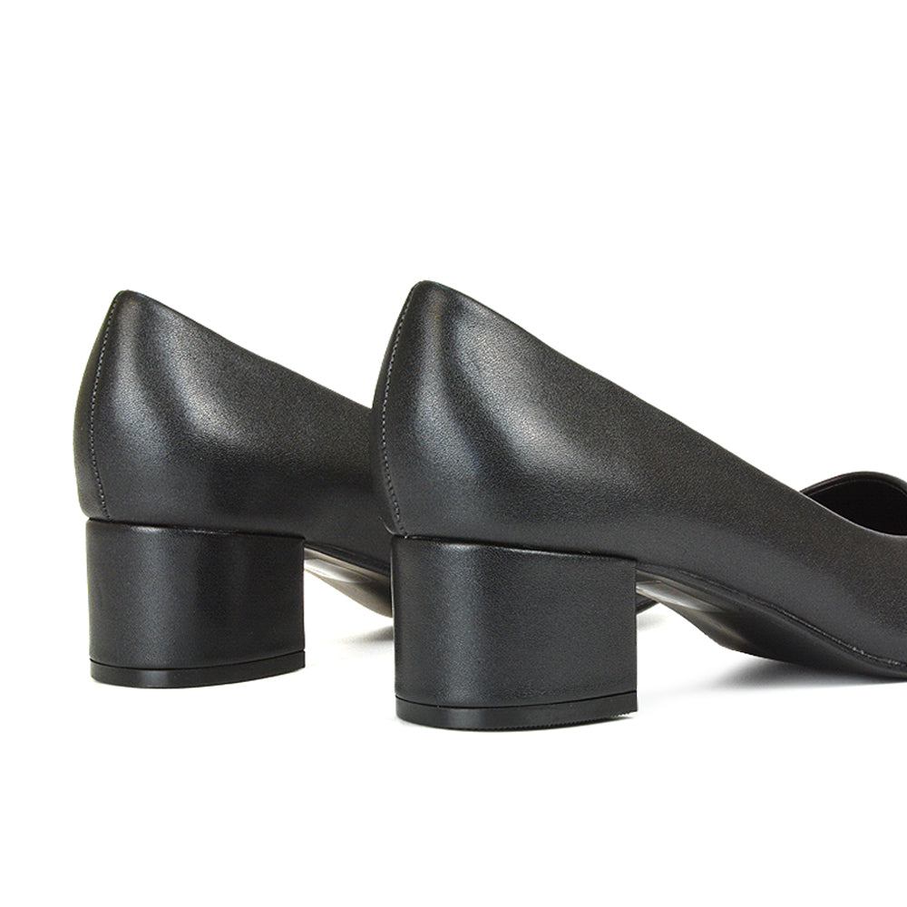 black holiday heels, black race day heels, holiday heels, race day heels