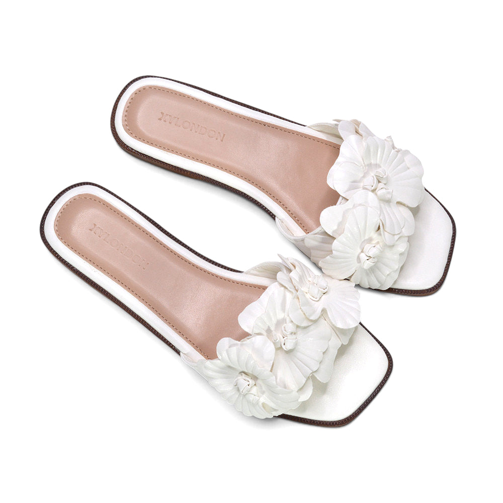 white flat summer sandals, white slip on flower sandals for holidays, summer sandals, summer shoes
