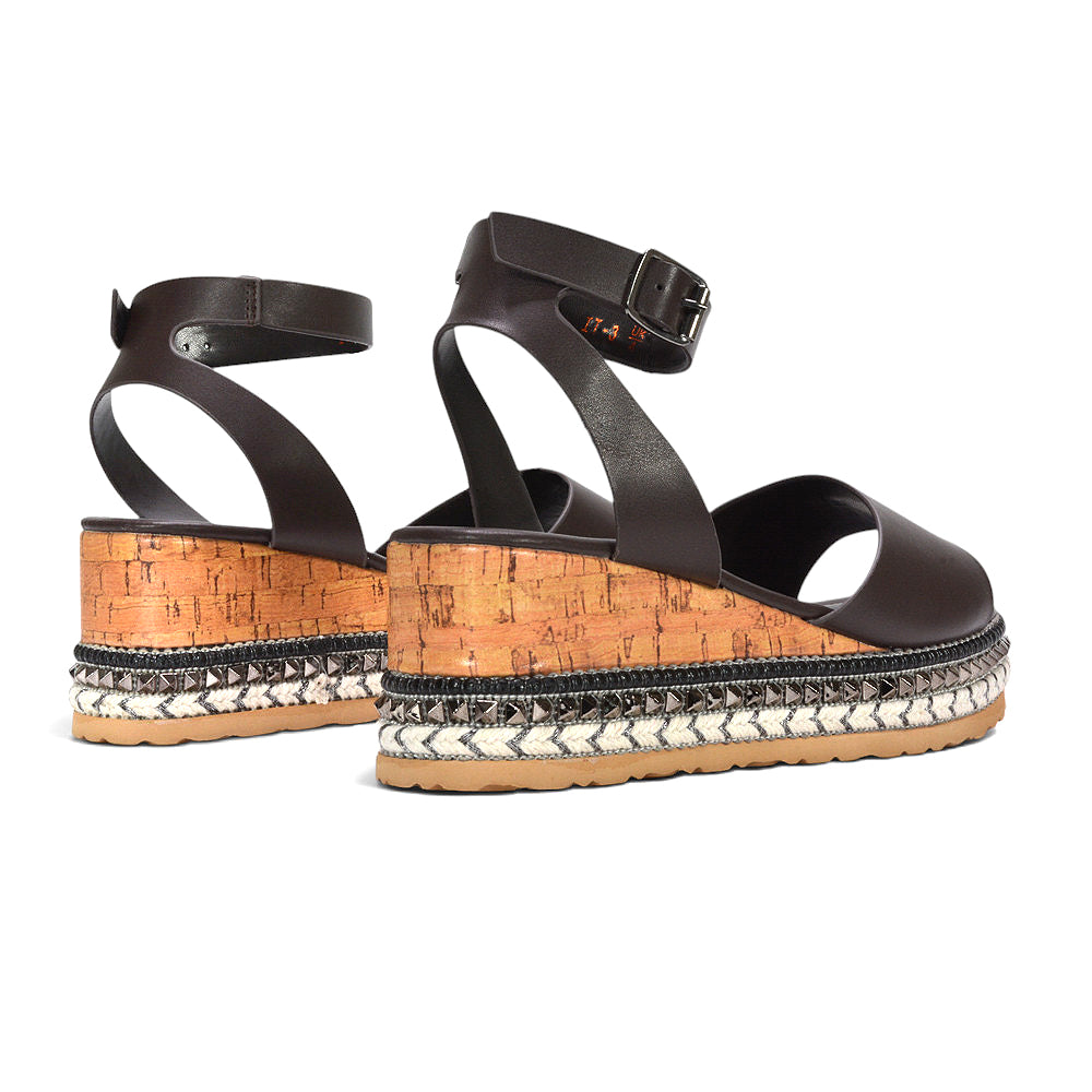 Trendy brown summer sandals 2026, Stylish brown wedge sandals for dresses and jeans, Women’s brown wedge heels
