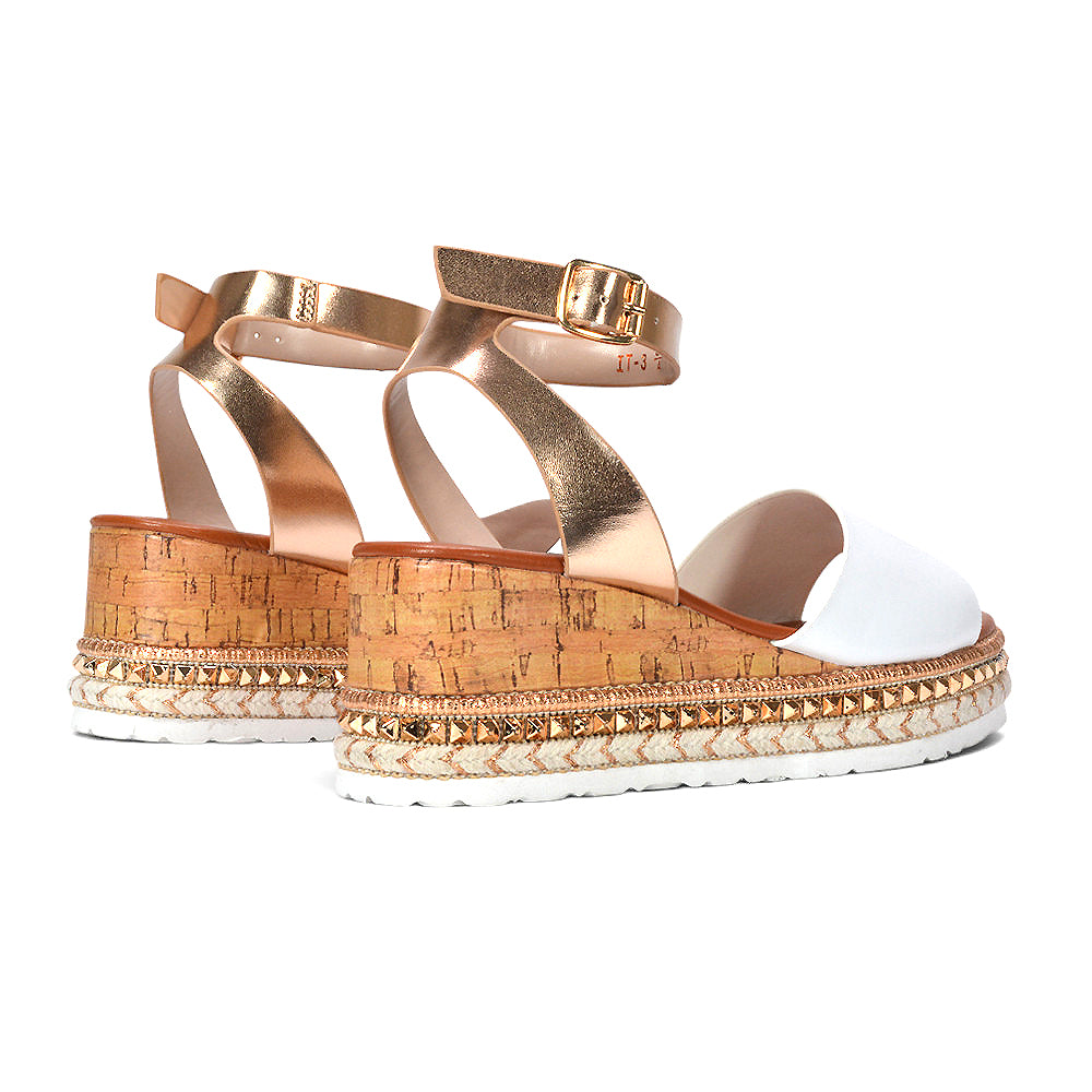 Trendy white summer sandals 2026, Stylish white wedge sandals for dresses and jeans, Women’s white wedge heels