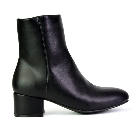 black low heel Chelsea boots with zip fastening for women, women’s black ankle boots low heel zip up, black women’s Chelsea boots with comfortable low heel, women’s black side zip Chelsea ankle boots