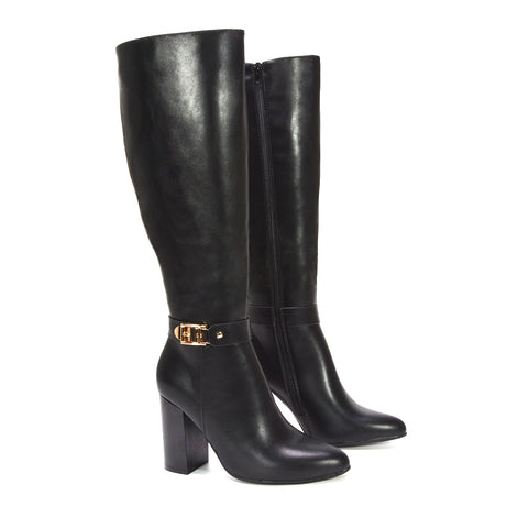 Black high boots for skinny jeans or leggings, Boots for fall and winter fashion, Boots for cozy autumn walks