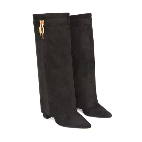 Trending black boots 2025, Boots for date night, Black boots with gold hardware, pointed toe boots, block heel boots, autumn boots