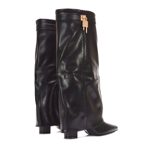Trending black boots 2025, Boots for date night, Black boots with gold hardware, pointed toe boots, block heel boots, autumn boots