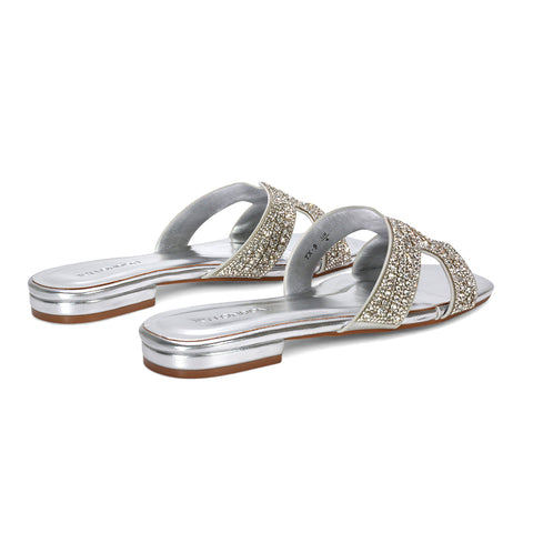 women’s slider sandals flat, beach slider sandals women, women’s lightweight summer sliders for beach and travel, silver strappy sandals, silver cut out strap sandals