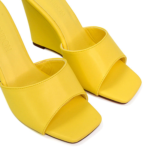 yellow heels, yellow sandals, yellow outfits