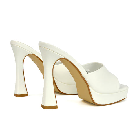 White UK 3 | EU 36 | US 5 | XY London