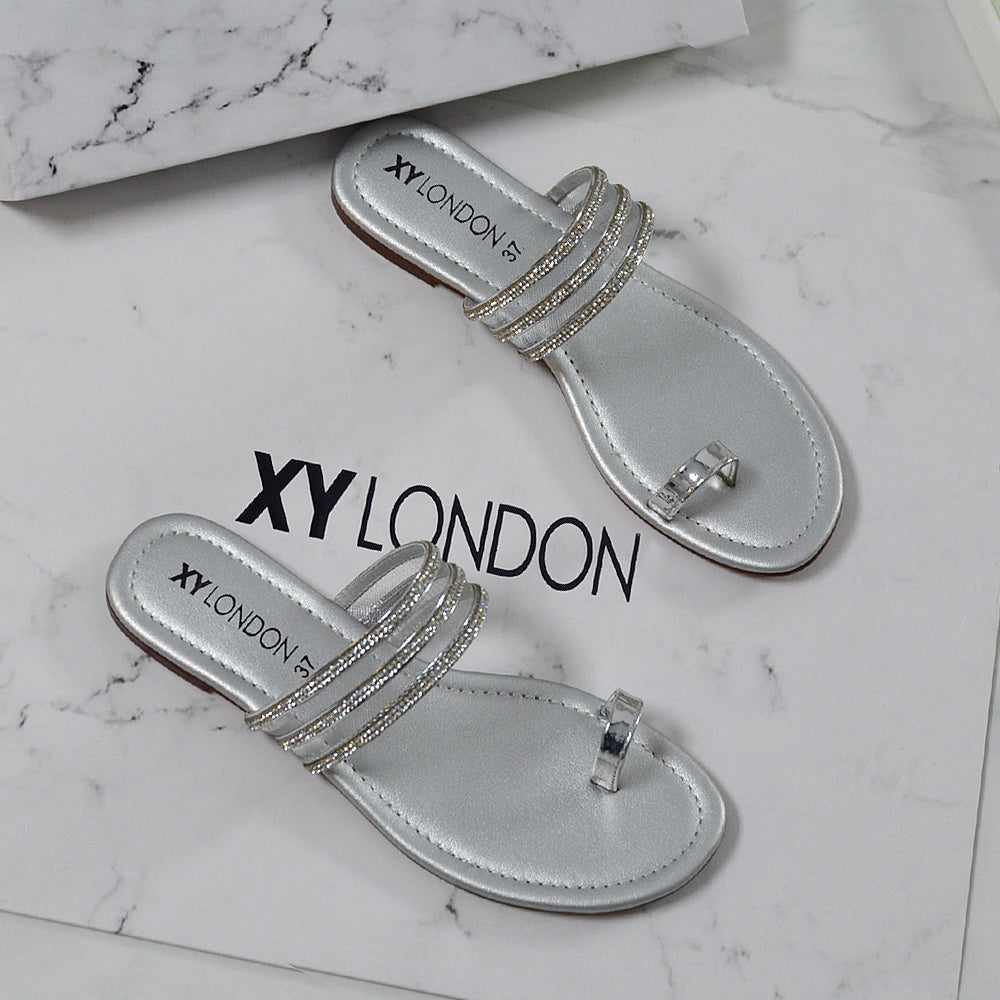 Silver UK 7 | EU 40 | US 9 | XY London