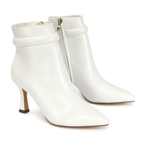 White UK 6 | EU 39 | US 8 | XY London