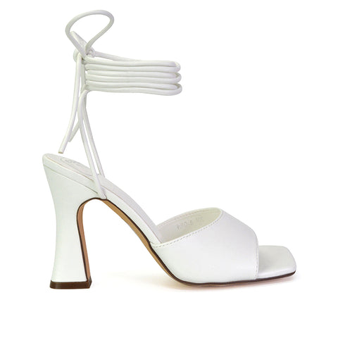 White UK 6 | EU 39 | US 8 | XY London