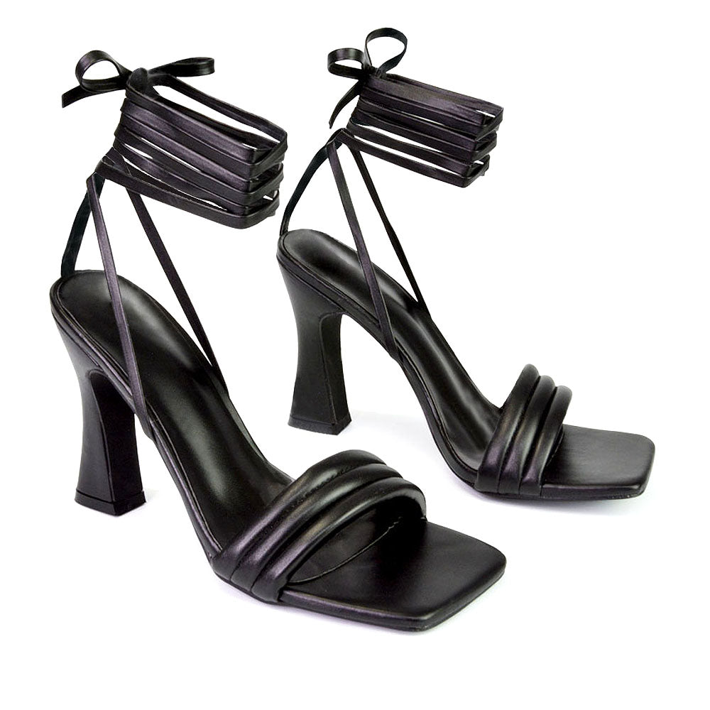 Black UK 6 | EU 39 | US 8 | XY London