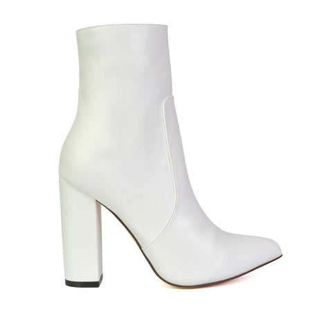 White UK 5 | EU 38 | US 7 | XY London