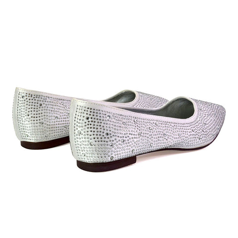 White UK 3 | EU 36 | US 5 | XY London