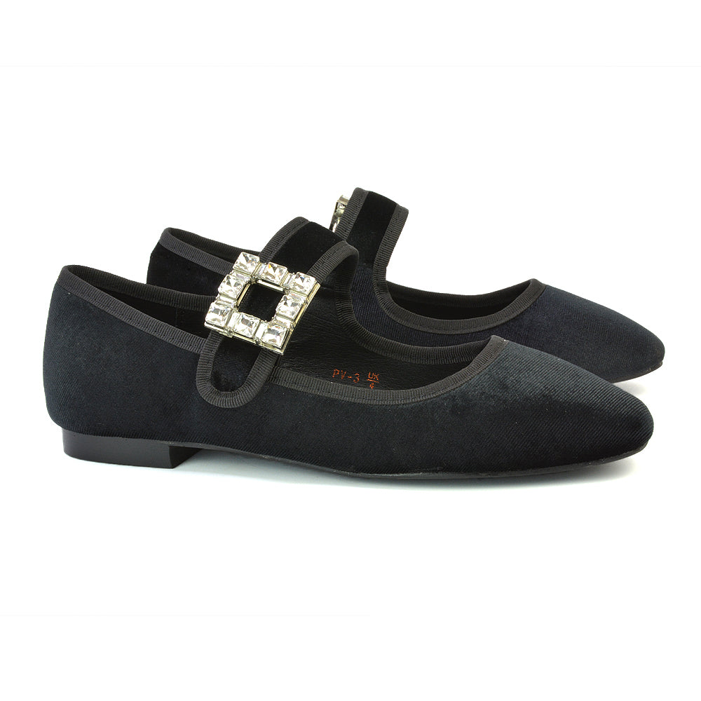 Black UK 6 | EU 39 | US 8 | XY London