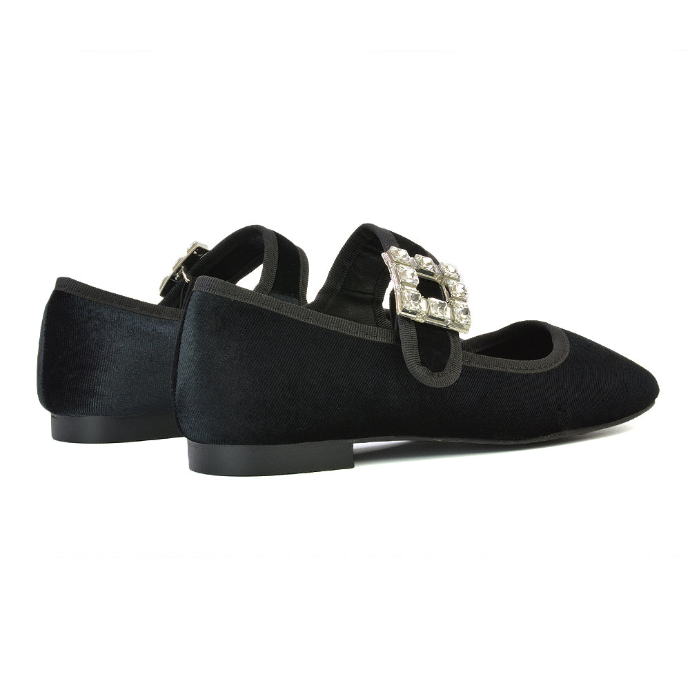 Black UK 6 | EU 39 | US 8 | XY London