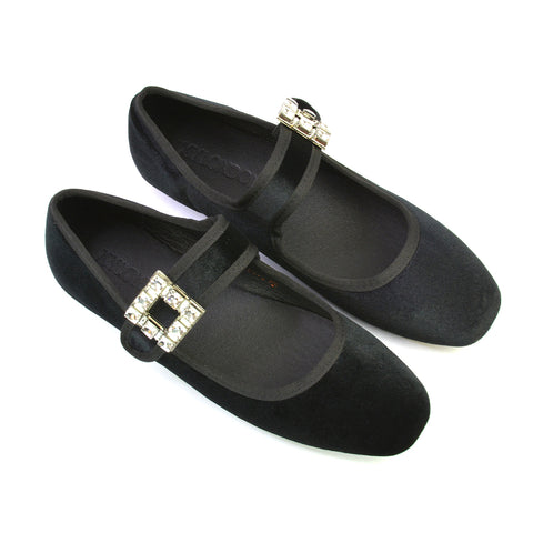 Black UK 6 | EU 39 | US 8 | XY London