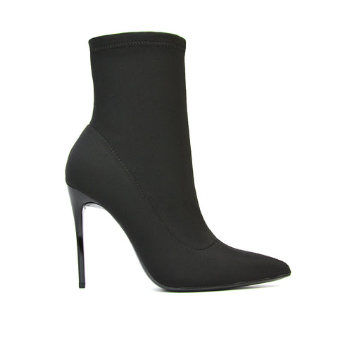 Black UK 6 | EU 39 | US 8 | XY London