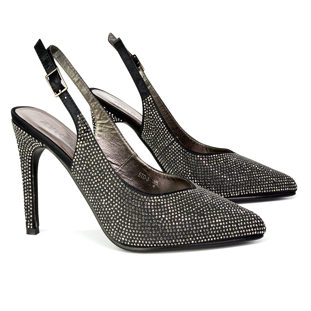 Black UK 7 | EU 40 | US 9 | XY London