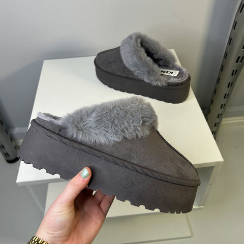 Grey UK 6 | EU 39 | US 8 | XY London