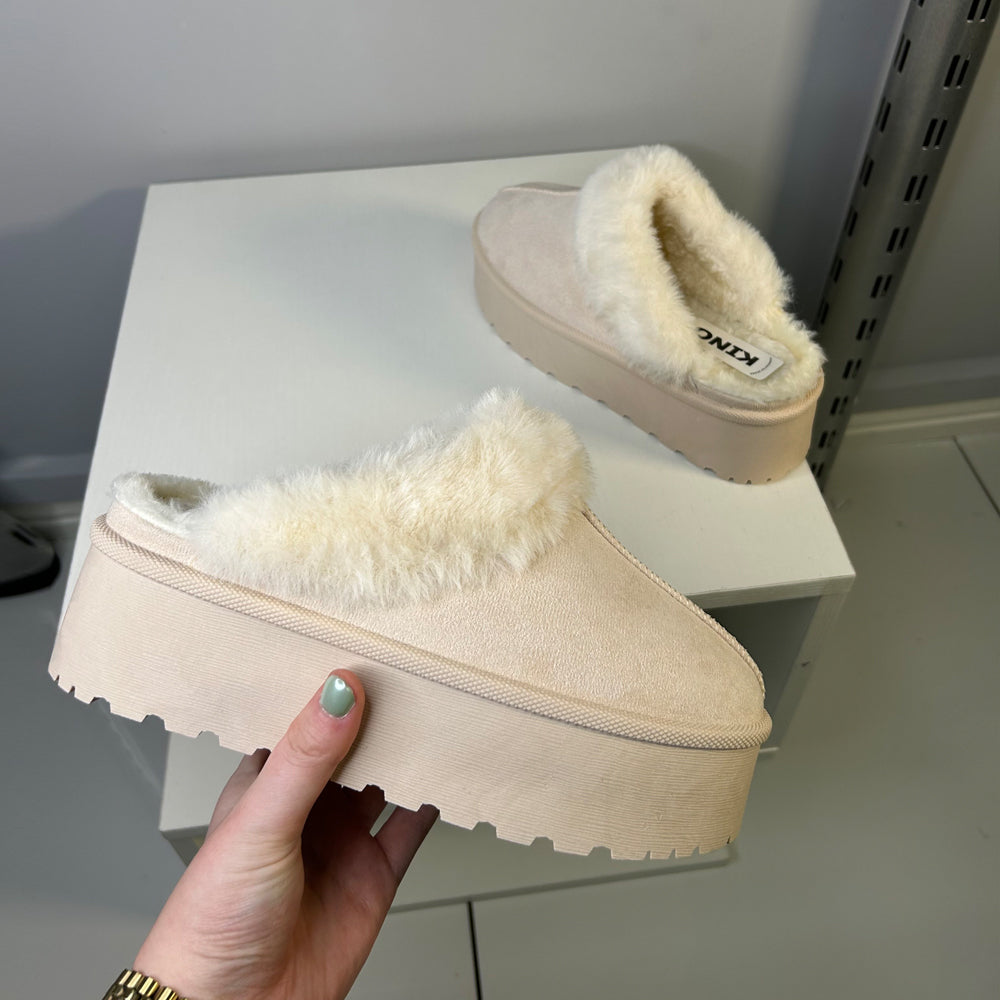 Beige UK 8 | EU 41 | US 10 | XY London